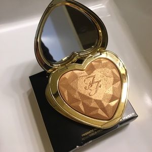 Too Faced Love Light Prismatic Highlighter