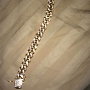 14 k yellow bracelet with diamonds