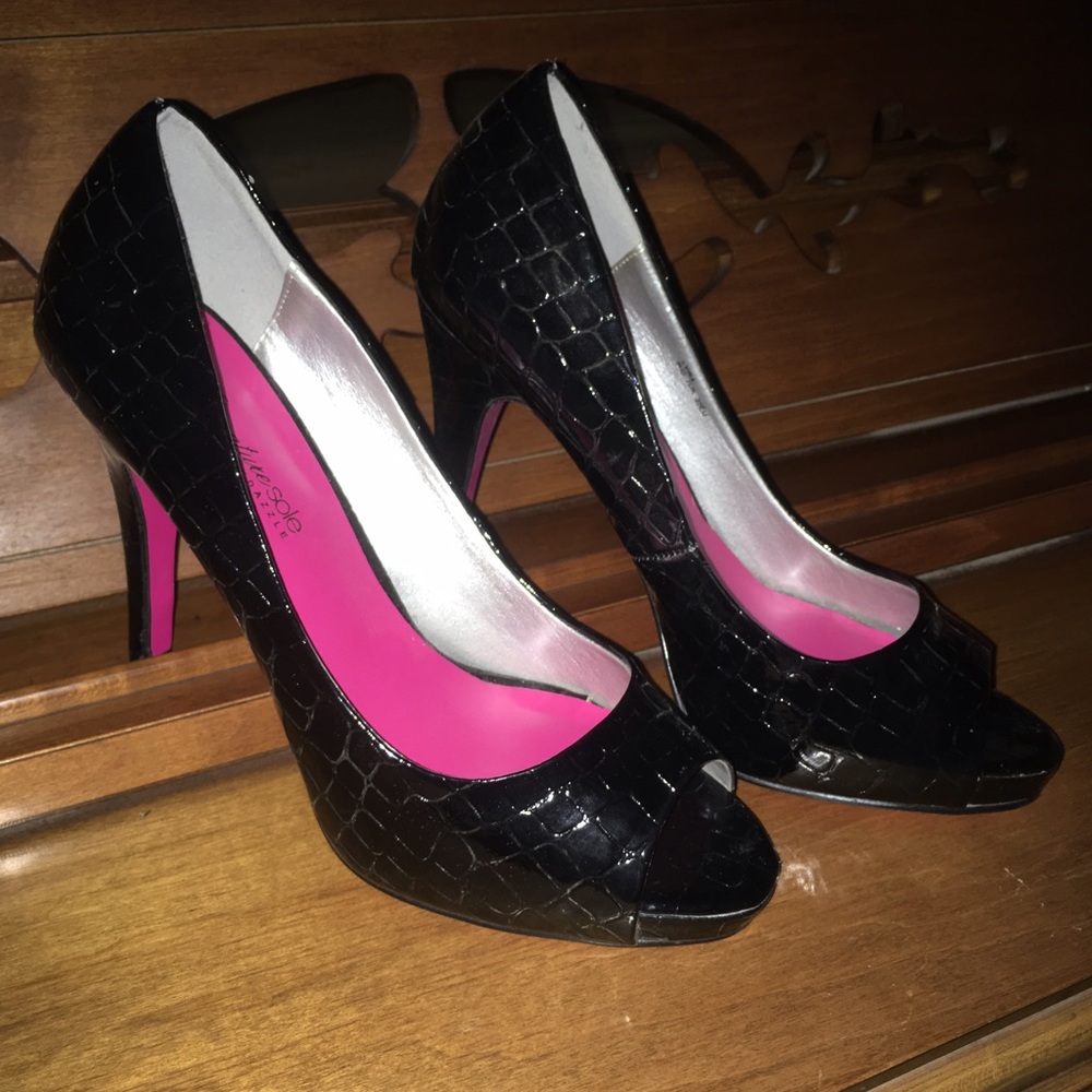 Peep toe heels 🎀