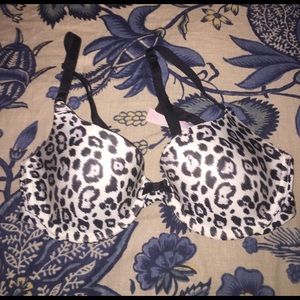Barley worn Victoria secret bra!! 🐆💞