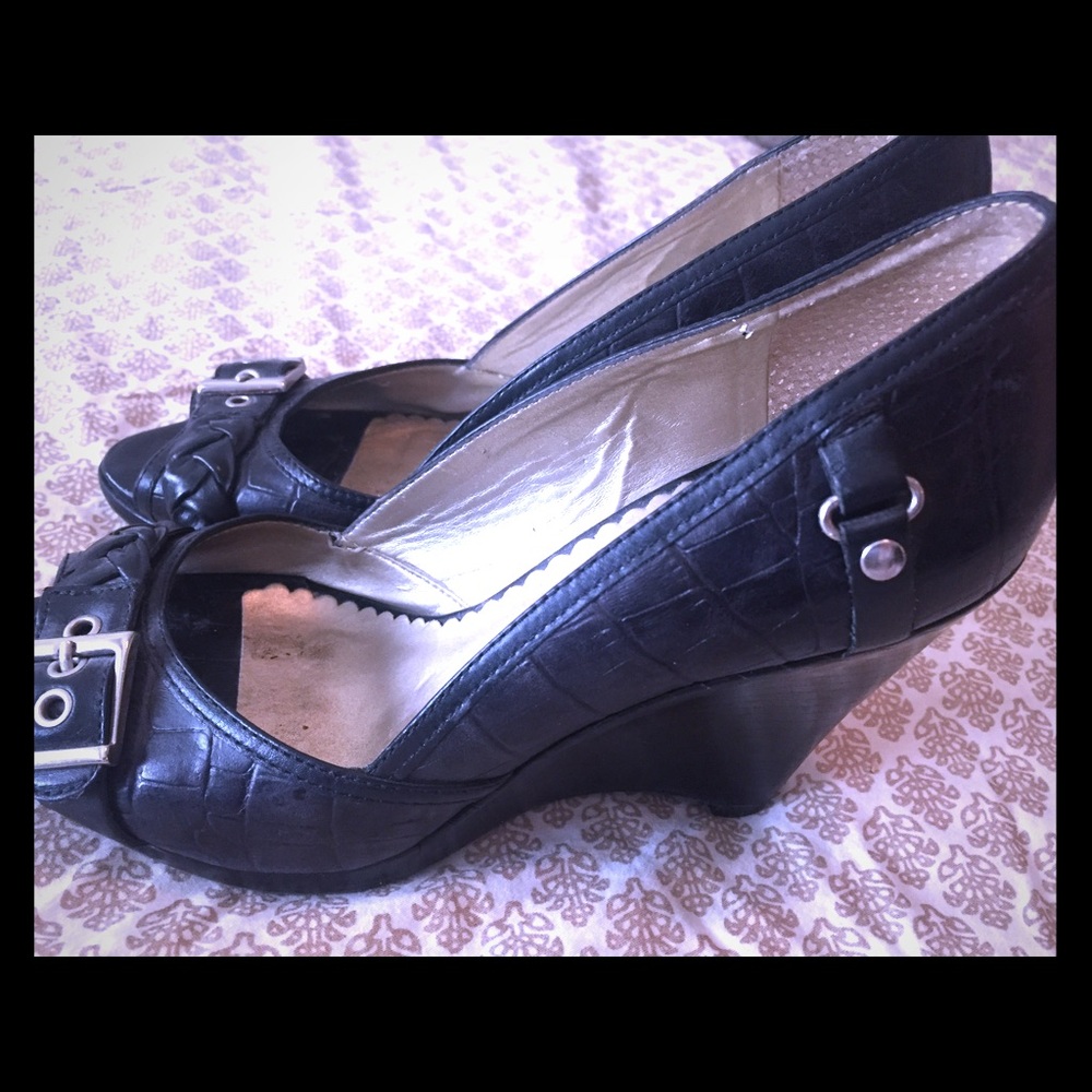 Black leather Jessica Simpson wedges