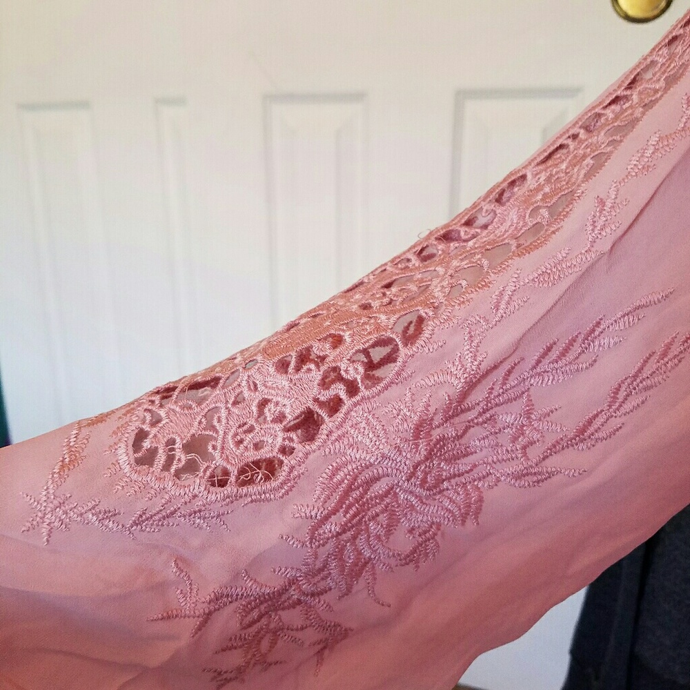 💕ONE LEFT💕SPRING17 Pink Blouse - Picture 4 of 5