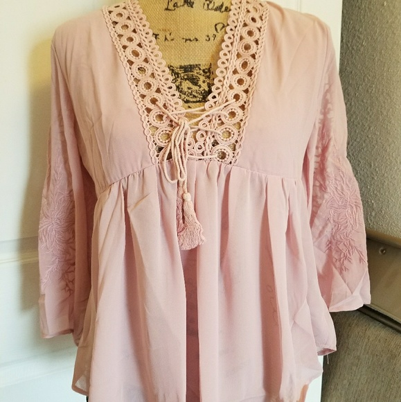 💕ONE LEFT💕SPRING17 Pink Blouse - Picture 2 of 5