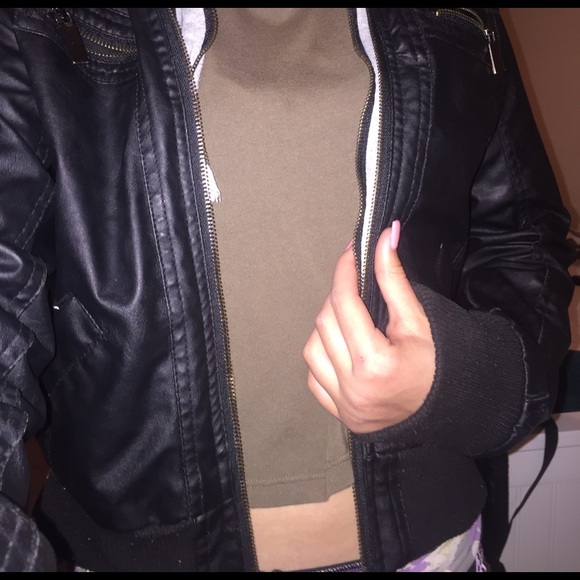 Leather Jacket with Grey Sweater Lining - Picture 4 of 4
