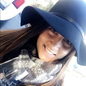 Meet your Posher, Briana