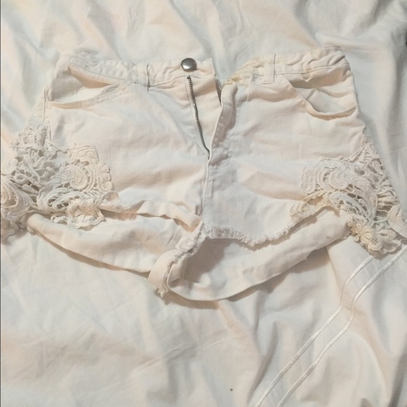 white shorts - Picture 1 of 1