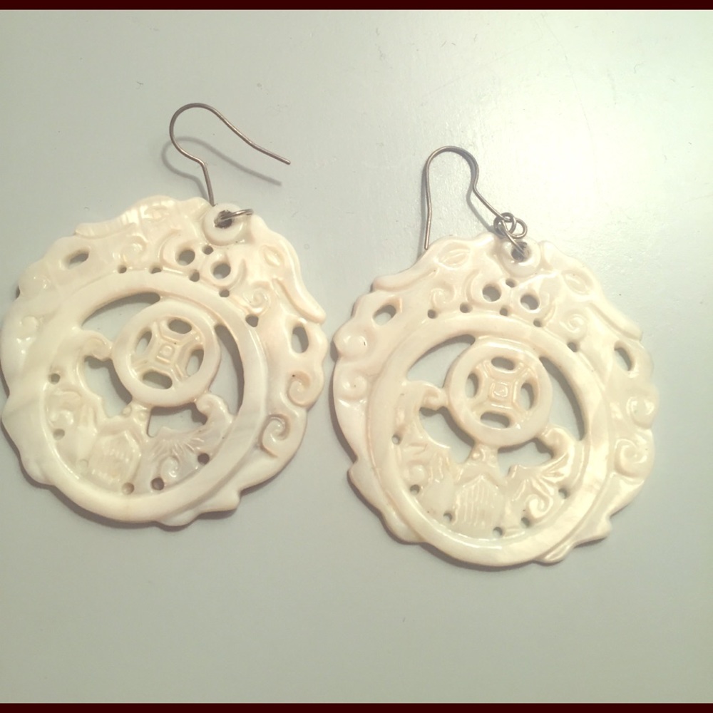 Hawaii inspired earrings with cute design.