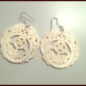 Hawaii inspired earrings with cute design.