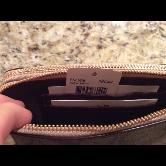 Coach signature khaki double zip wristlet - Picture 3 of 5