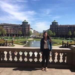 Meet your Posher, Julia