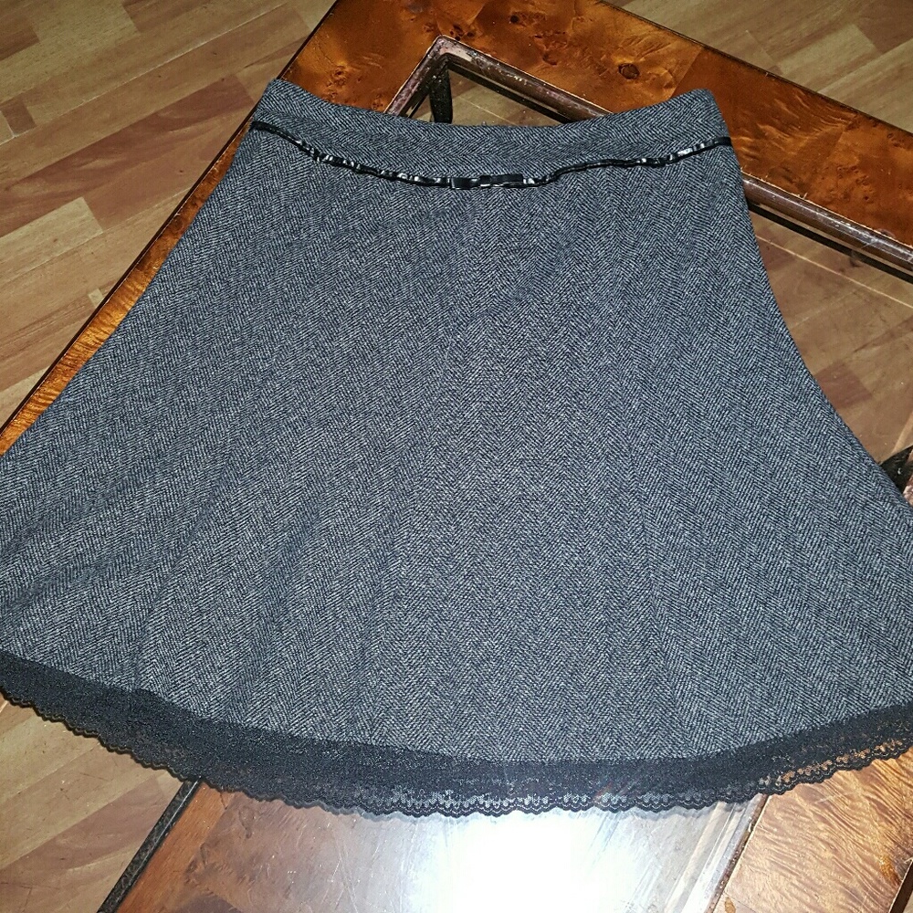 Joe Benbasset polyester/wool thin skirt.