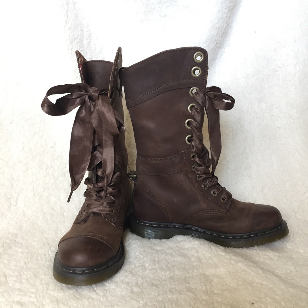 Dr. Martens TRIUMPH boots