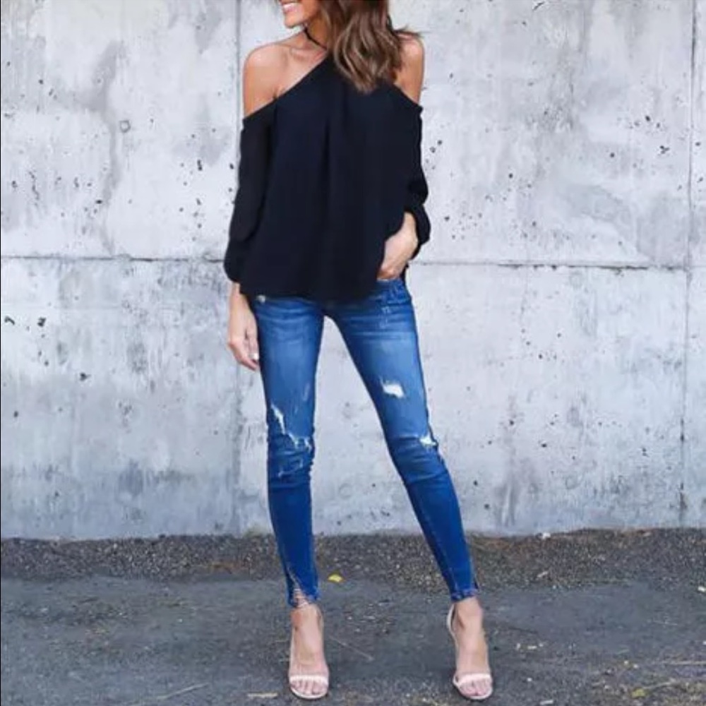 🔥 Last Price Drop 🔥 Black Off The Shoulders Top - Picture 3 of 4