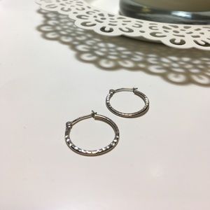 14k white gold notched hoop earrings