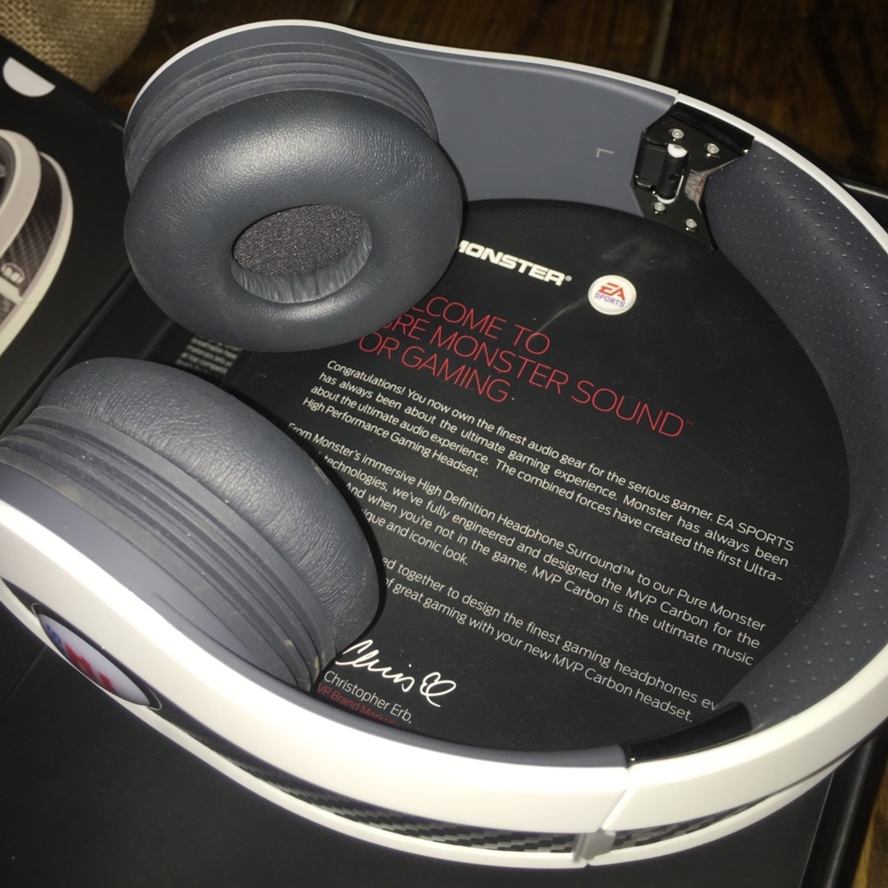 EA Sports Gaming Headset - Picture 4 of 4