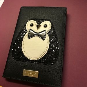 Kate Spade 🐧 RARE Passport holder NWOT