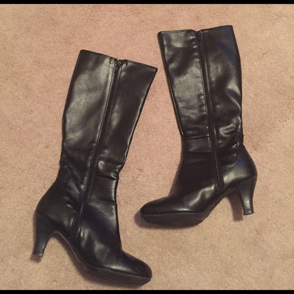 Jaclyn Smith Shoes - Jaclyn Smith Black Boots Size 6.5