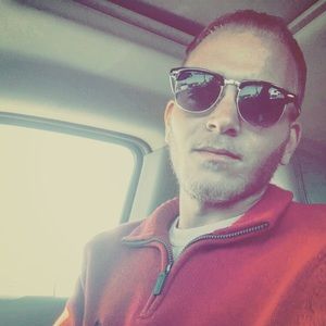 Meet your Posher, Dustin