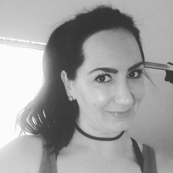 Meet your Posher, Anna - Picture 2 of 3