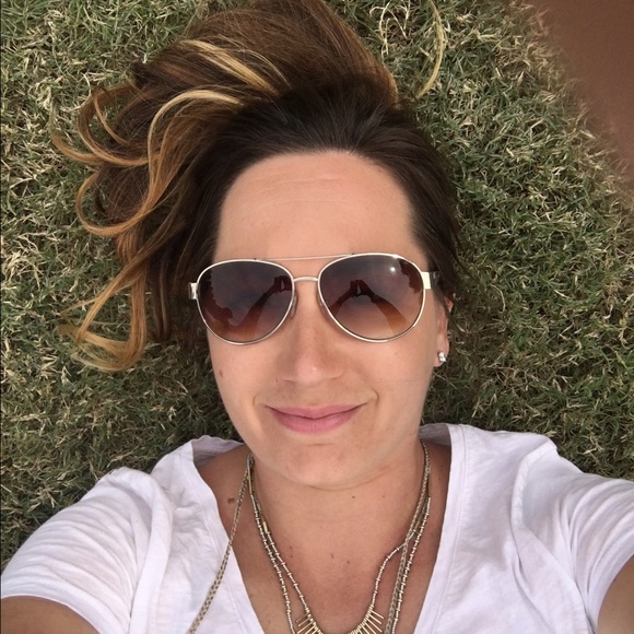 Meet your Posher, Anna - Picture 3 of 3