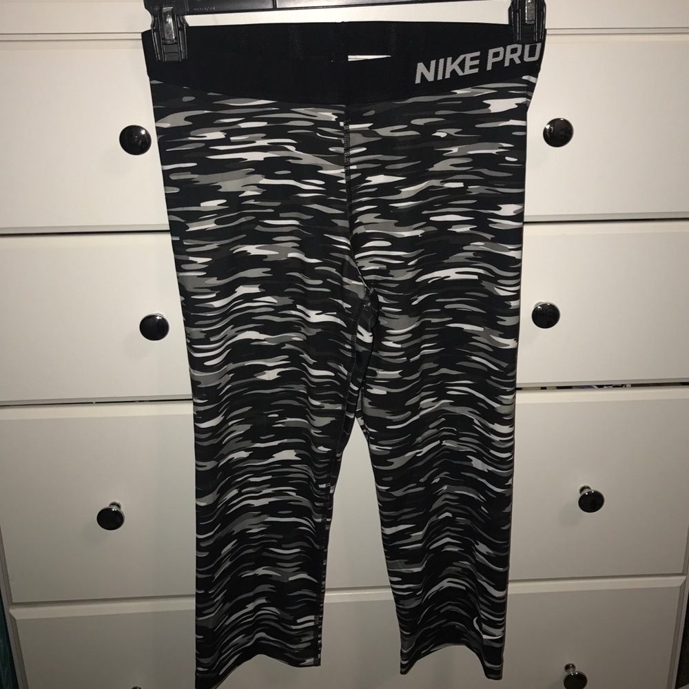 NIKE PRO WORKOUT LEGGINGS