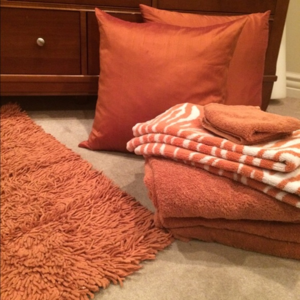 Rust colored bath and bed set