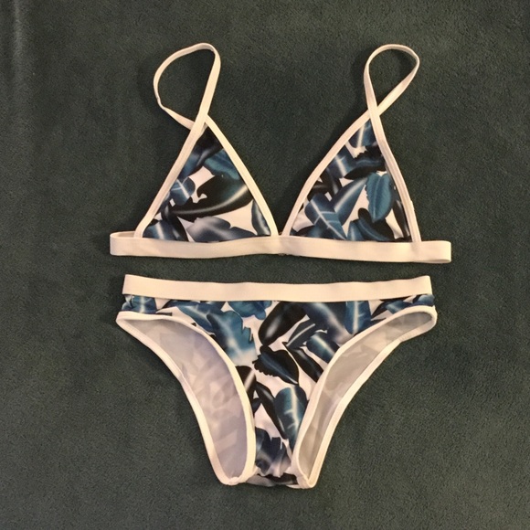 Other - Tropical print bikini