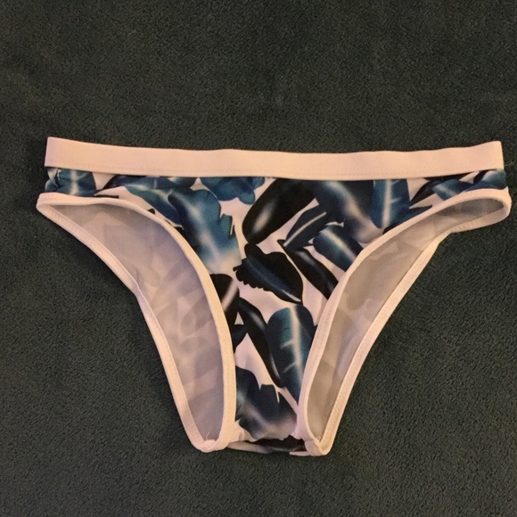 Tropical print bikini - Picture 2 of 7