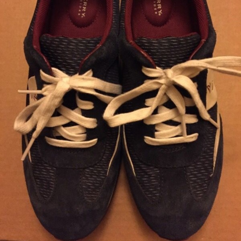 Speedy tennis shoes