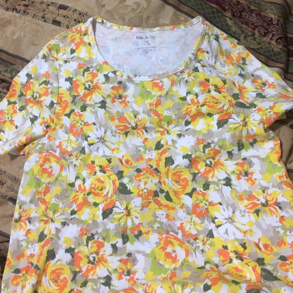 Very Cute Yellow Flower Top