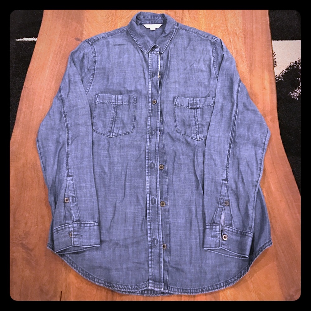Women's Banana Republic chambray button-up.