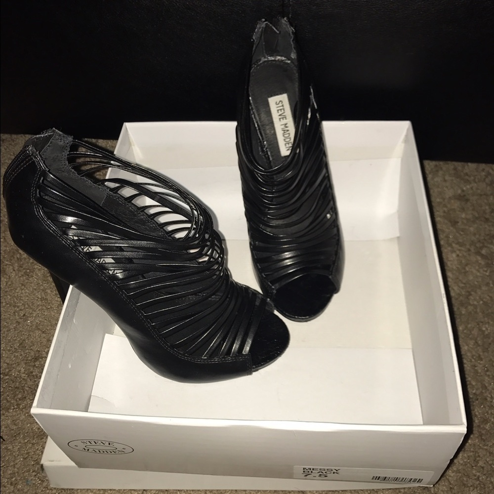 Steve Madden Black Strappy Heels Sz 7.5