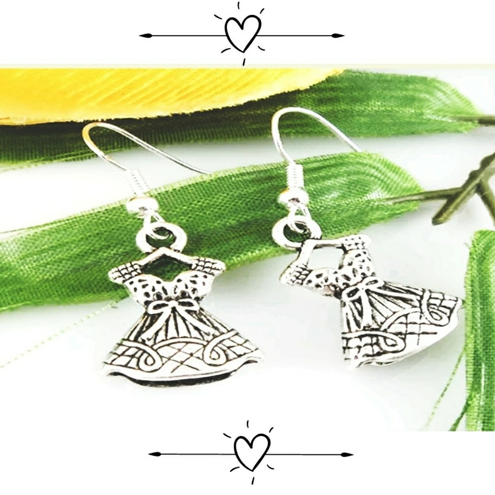 🌟NEW! Tibetan Silver Princess Dress Earrings