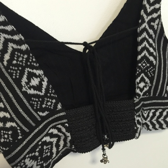 NWT ANGIE Black and White Crop top - Picture 5 of 5