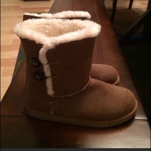 Generic but comfy UGGs!
