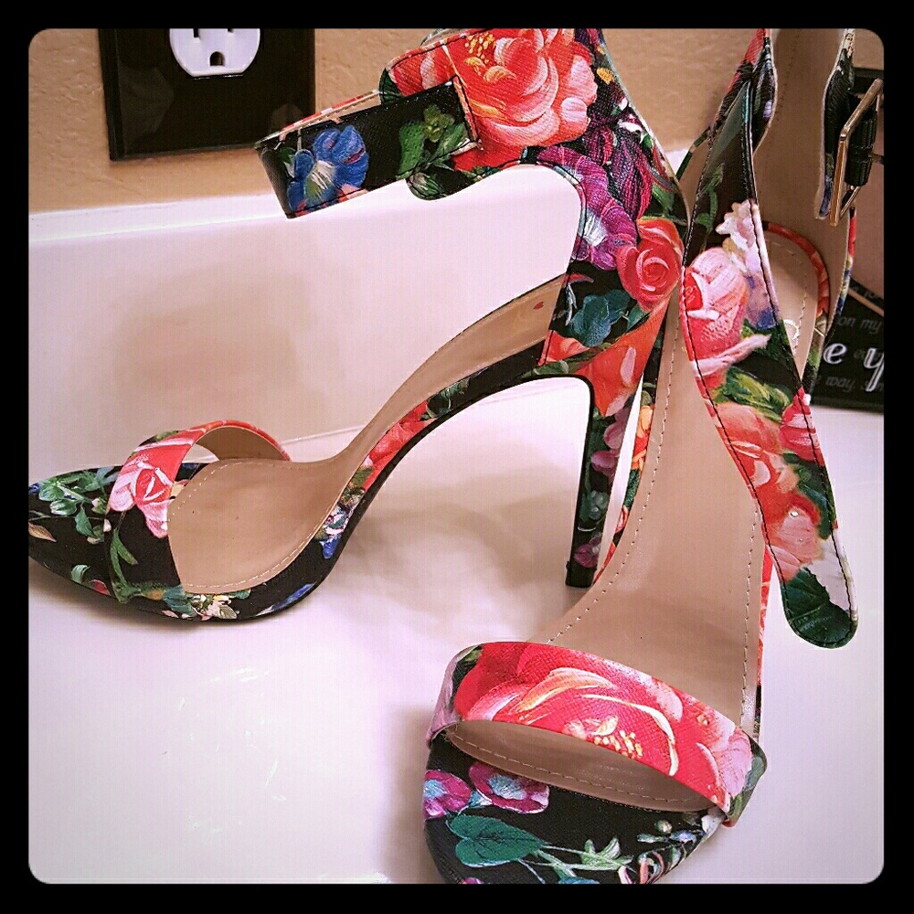 Pretty Floral Sandals