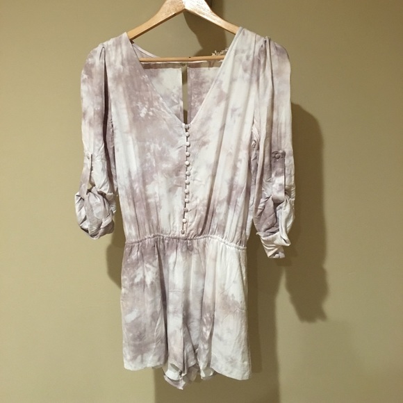 🍄🌺Tye die romper🌺🍄 - Picture 1 of 4