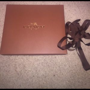 Large coach box with ribbon