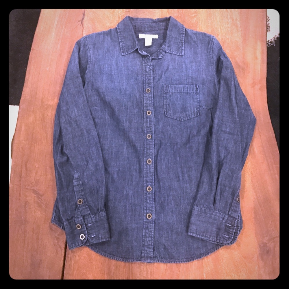 Women's Banana Republic Chambray button-up. Size S