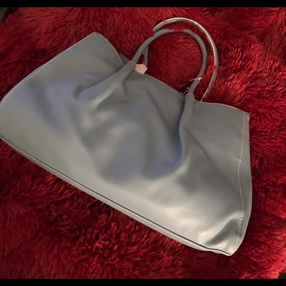 Blue shoulder purse never been used