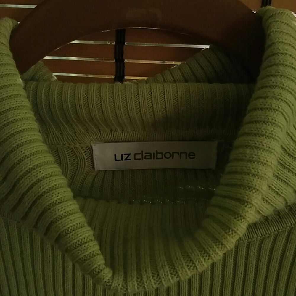 !PRICE SLASH!Lime green Liz Claiborne turtle neck