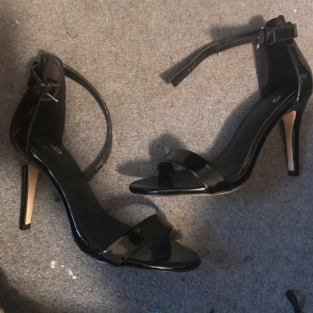 Black heels... perfect for any outfit!!