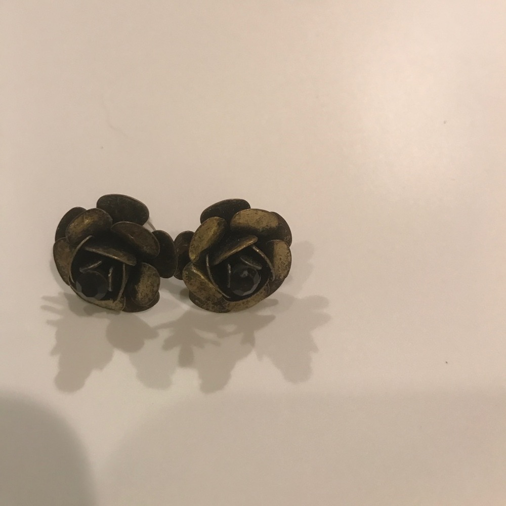 Gold/black flower earrings
