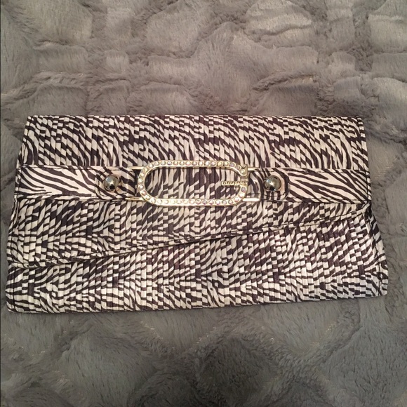 Guess Clutch - Picture 1 of 3