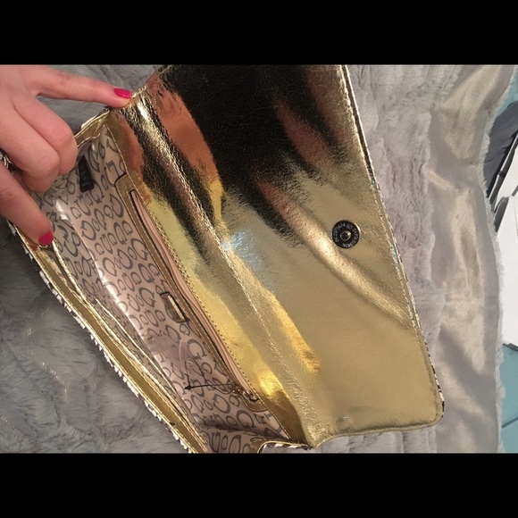 Guess Clutch - Picture 3 of 3