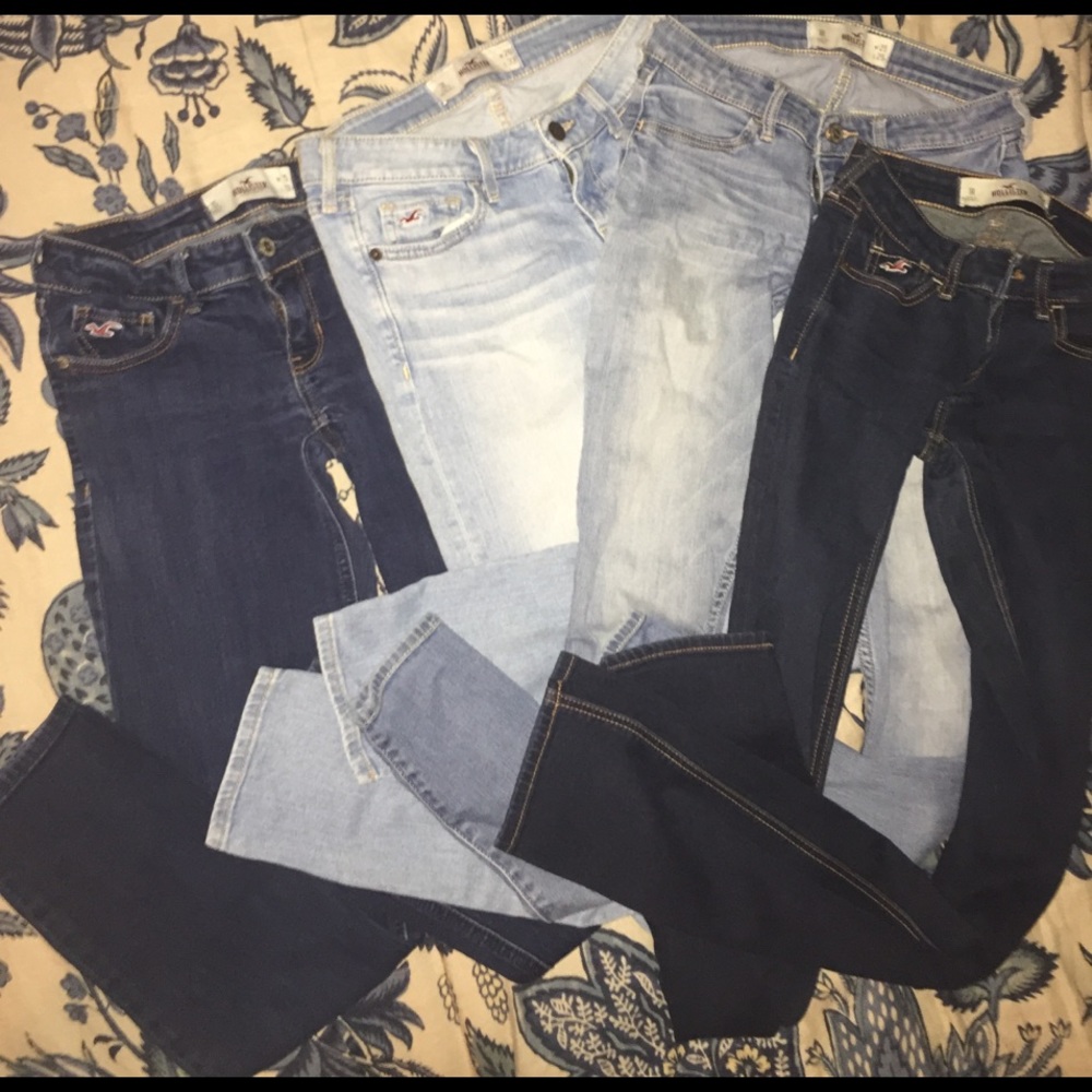 4 pairs of Hollister jeans!! Good condition 💞🎉