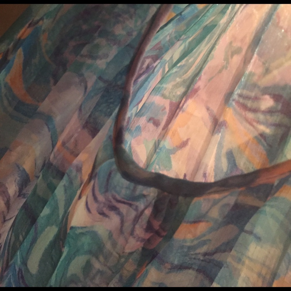 Beautiful Spring Shirt - Picture 6 of 7