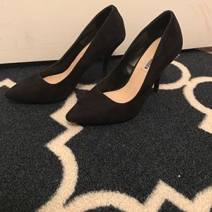 Steve Madden Black pointed toe heels