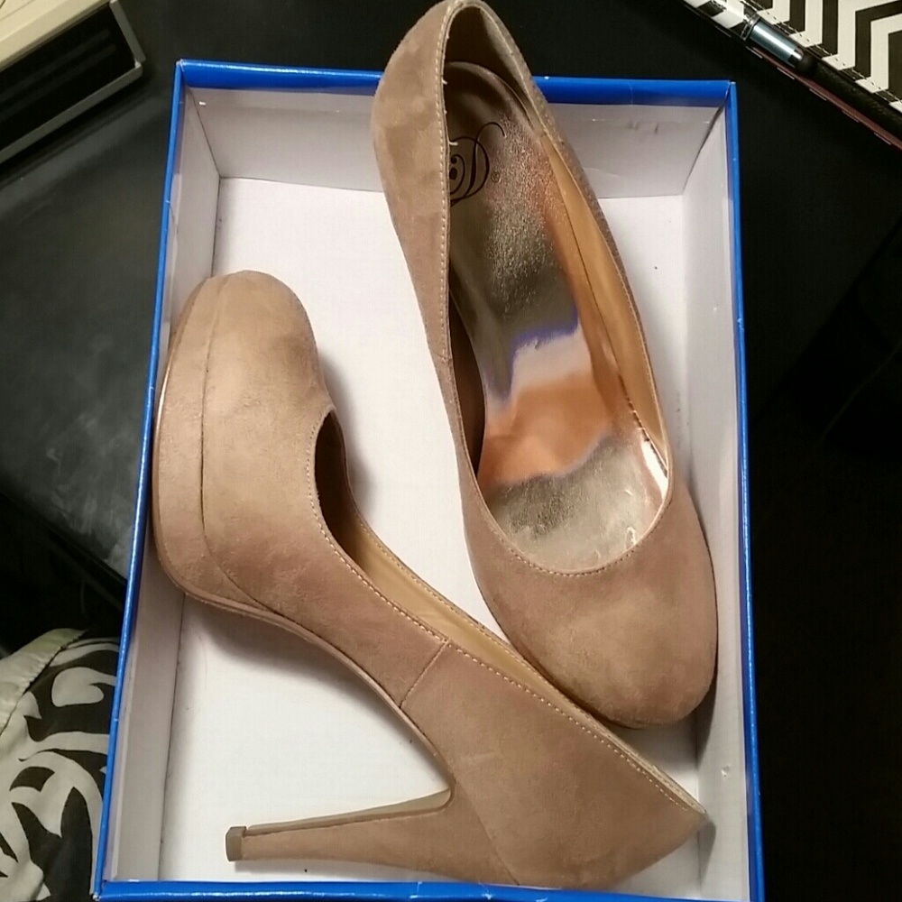 Light taupe suede heels