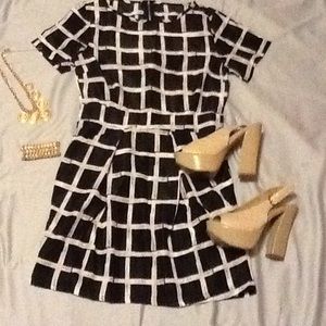 Black and White Dress with zipper on the back